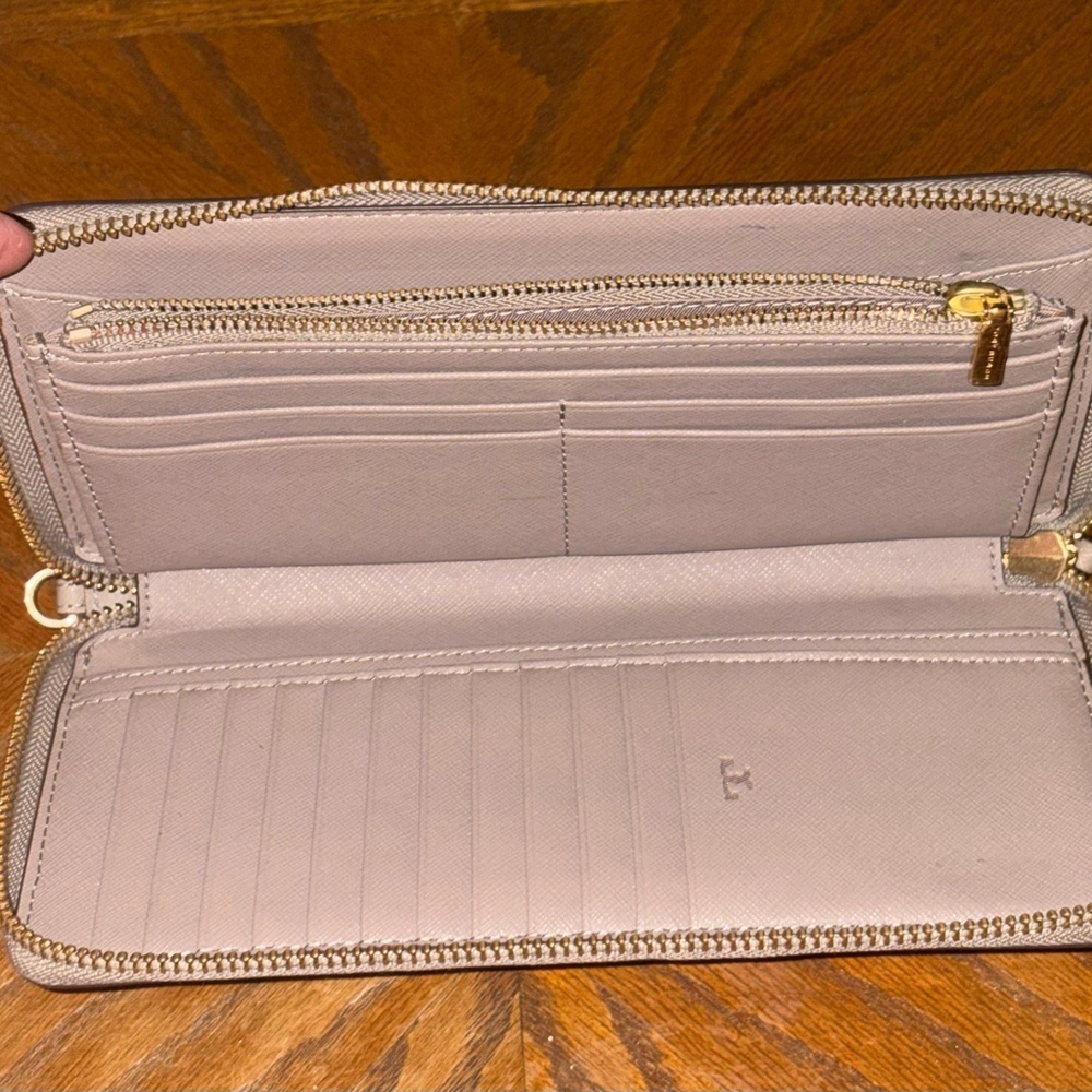 Tory Burch Robinson Wallet - Picture 7 of 7